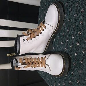 Dr Marten wannabes, White Boots
